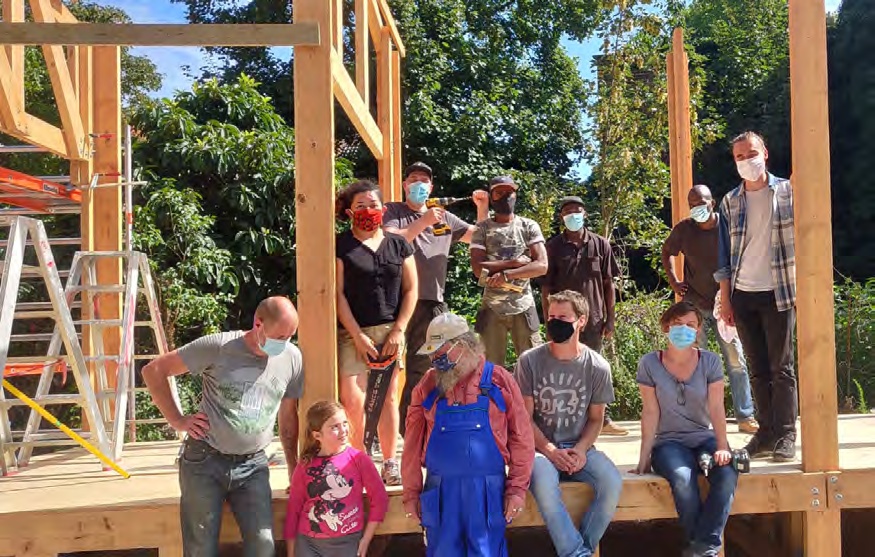 Participants working together at the Solidary Mobile Housing living lab